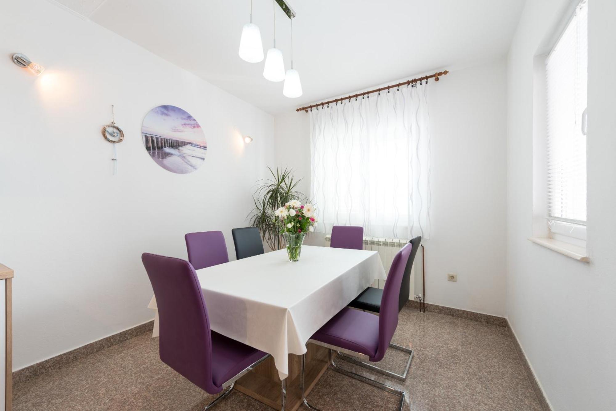 Luxury Apartment With Garden Jacuzzi And Wellness Трогир Екстериор снимка