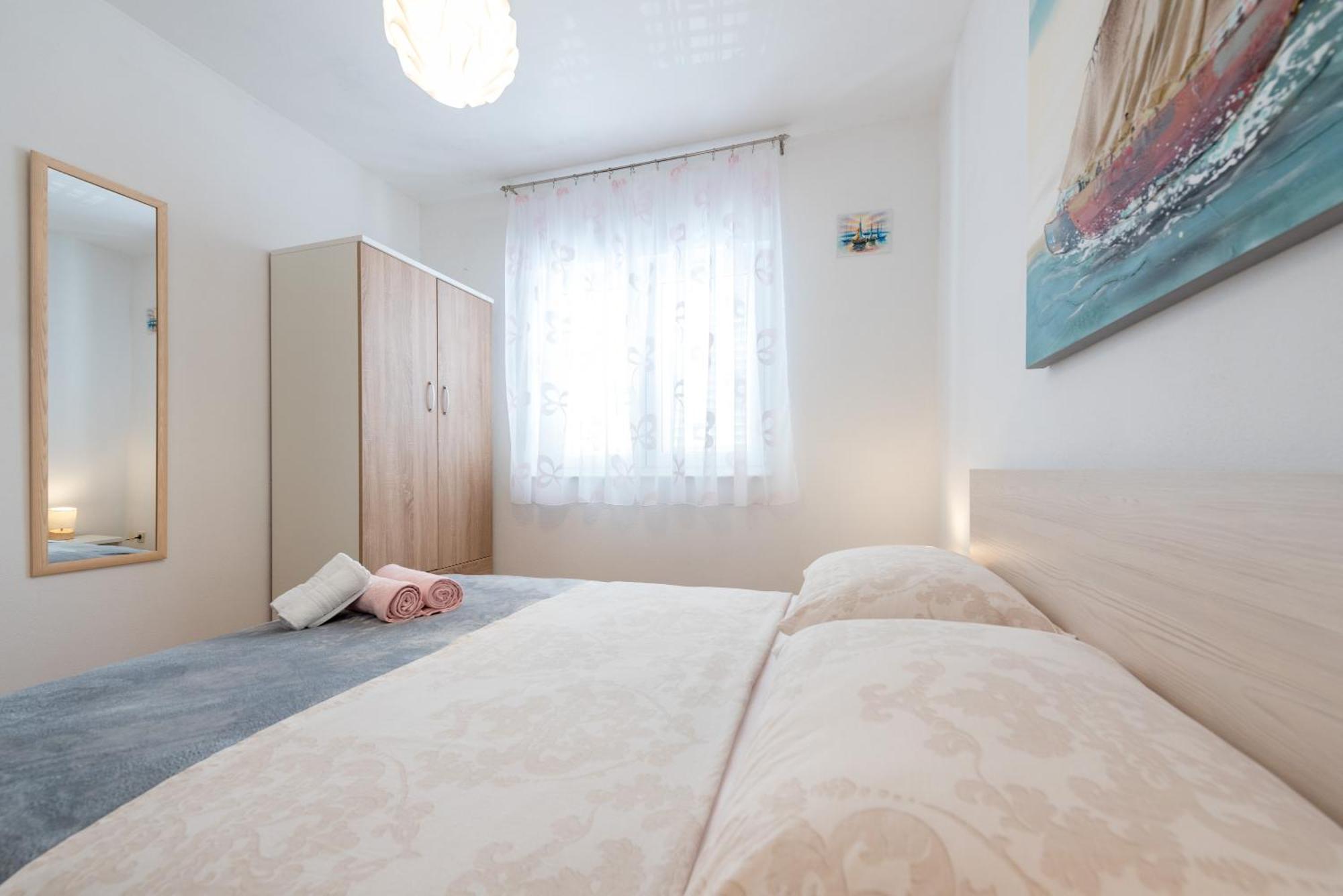 Luxury Apartment With Garden Jacuzzi And Wellness Трогир Екстериор снимка