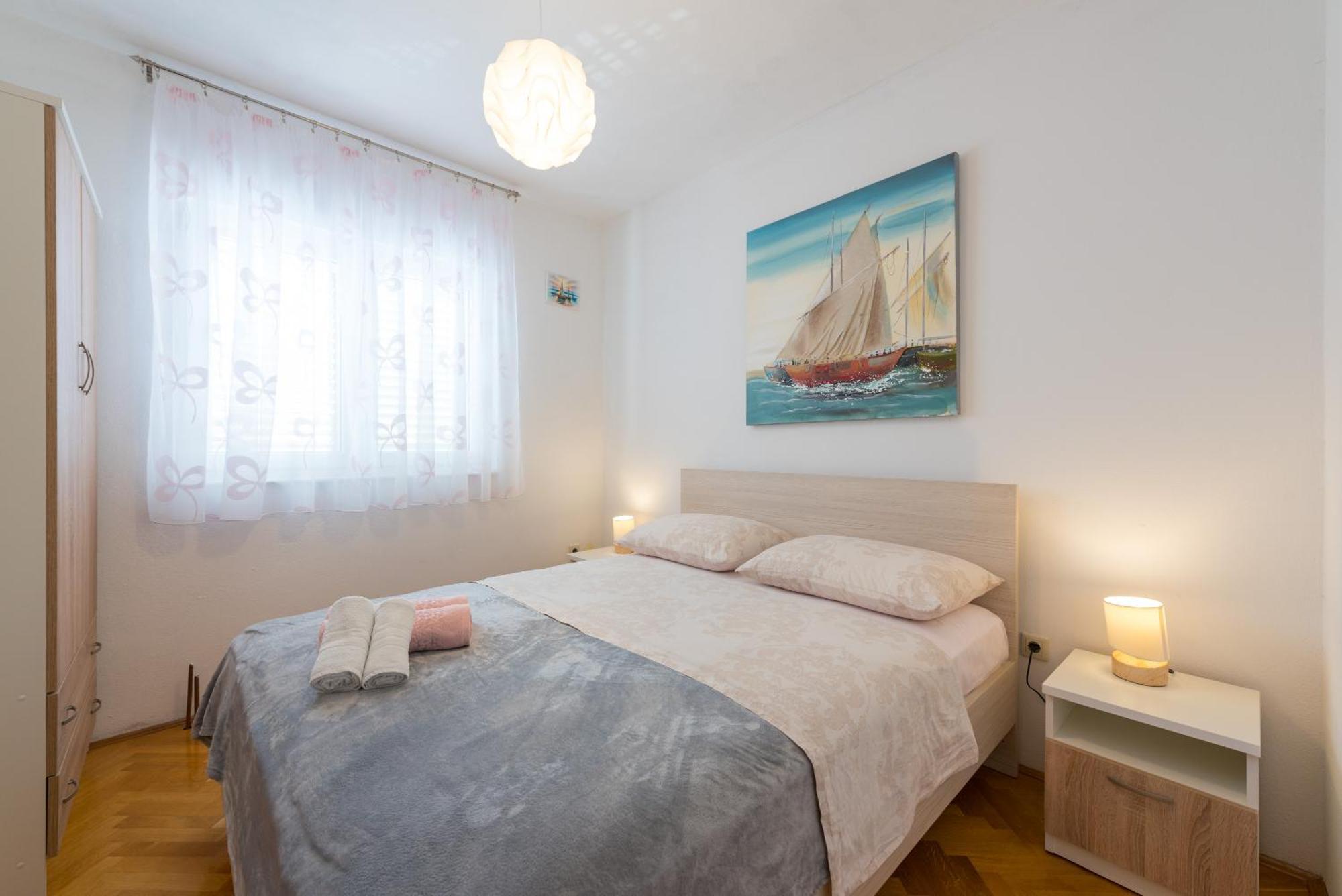 Luxury Apartment With Garden Jacuzzi And Wellness Трогир Екстериор снимка