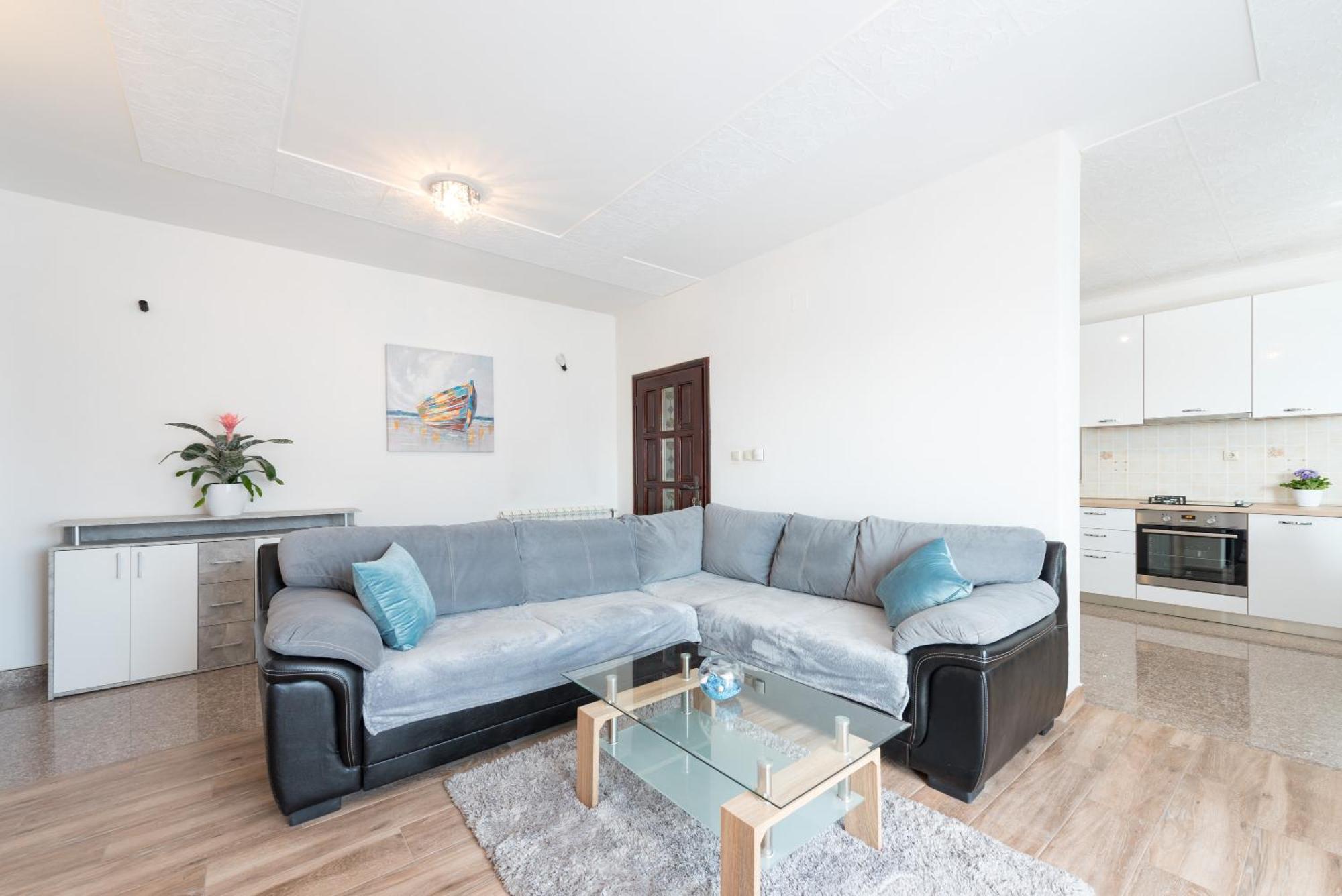 Luxury Apartment With Garden Jacuzzi And Wellness Трогир Екстериор снимка