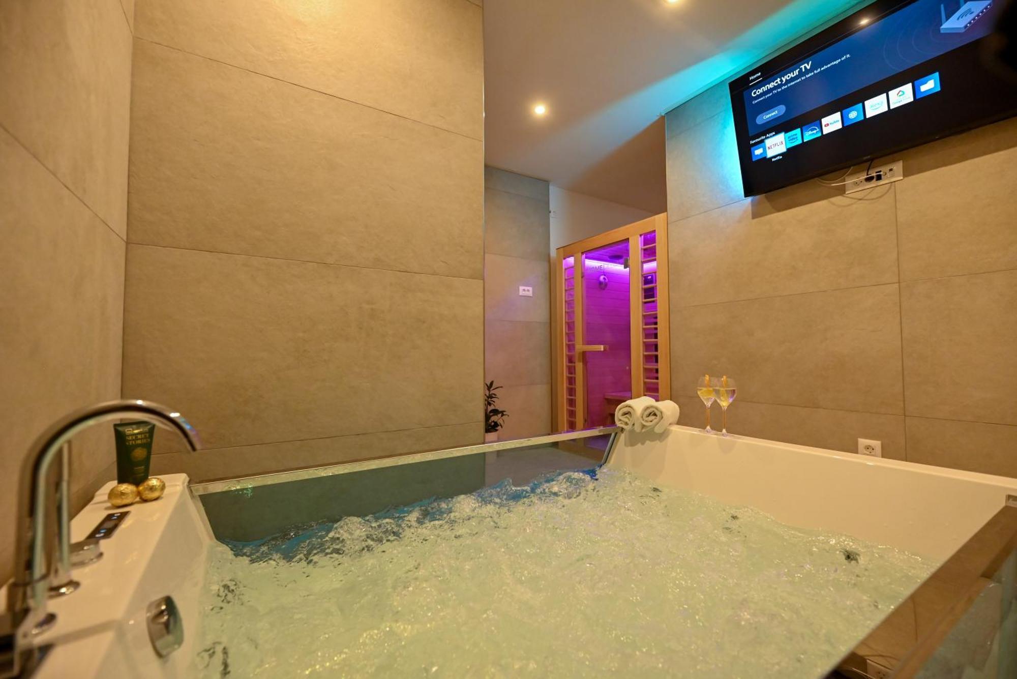 Luxury Apartment With Garden Jacuzzi And Wellness Трогир Екстериор снимка